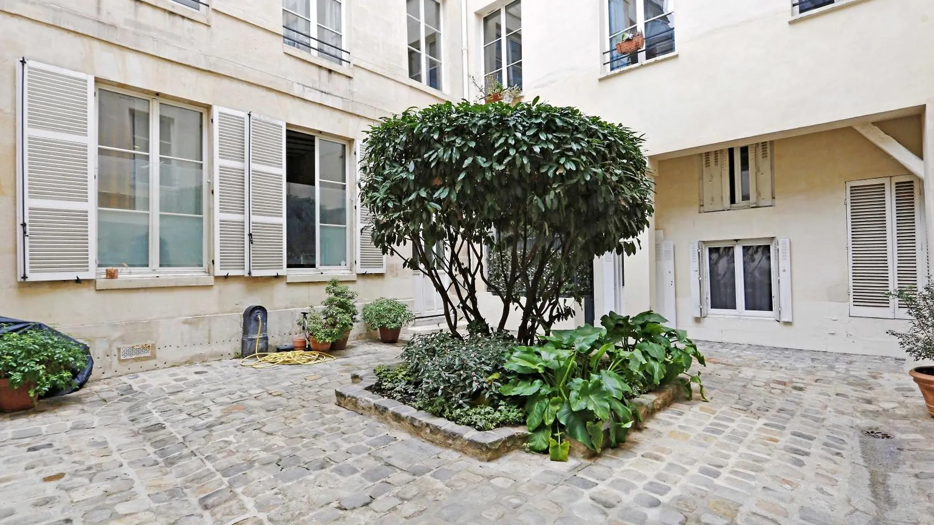 Apartment Colourful Studio For 2 - Heart Of Le Marais Paris France